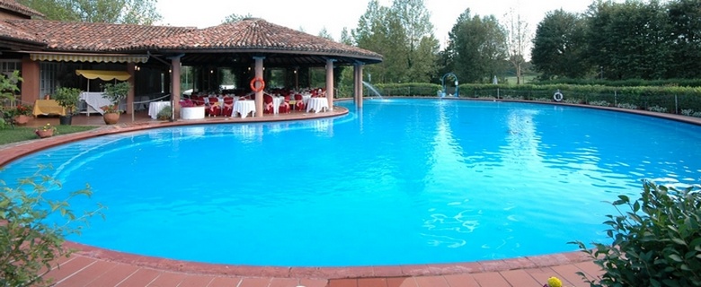 Centro sportivo con piscine